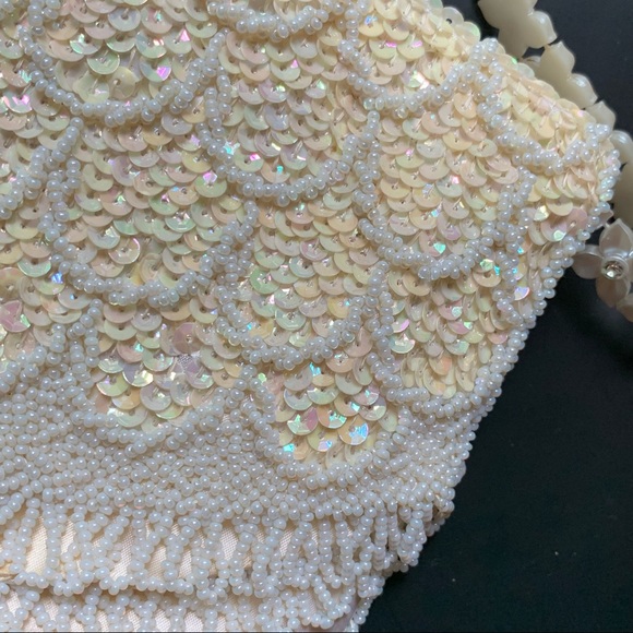 v i n t a g e :: Floral Scalloped Beaded Satin Lucite Envelope Purse - Picture 12 of 14